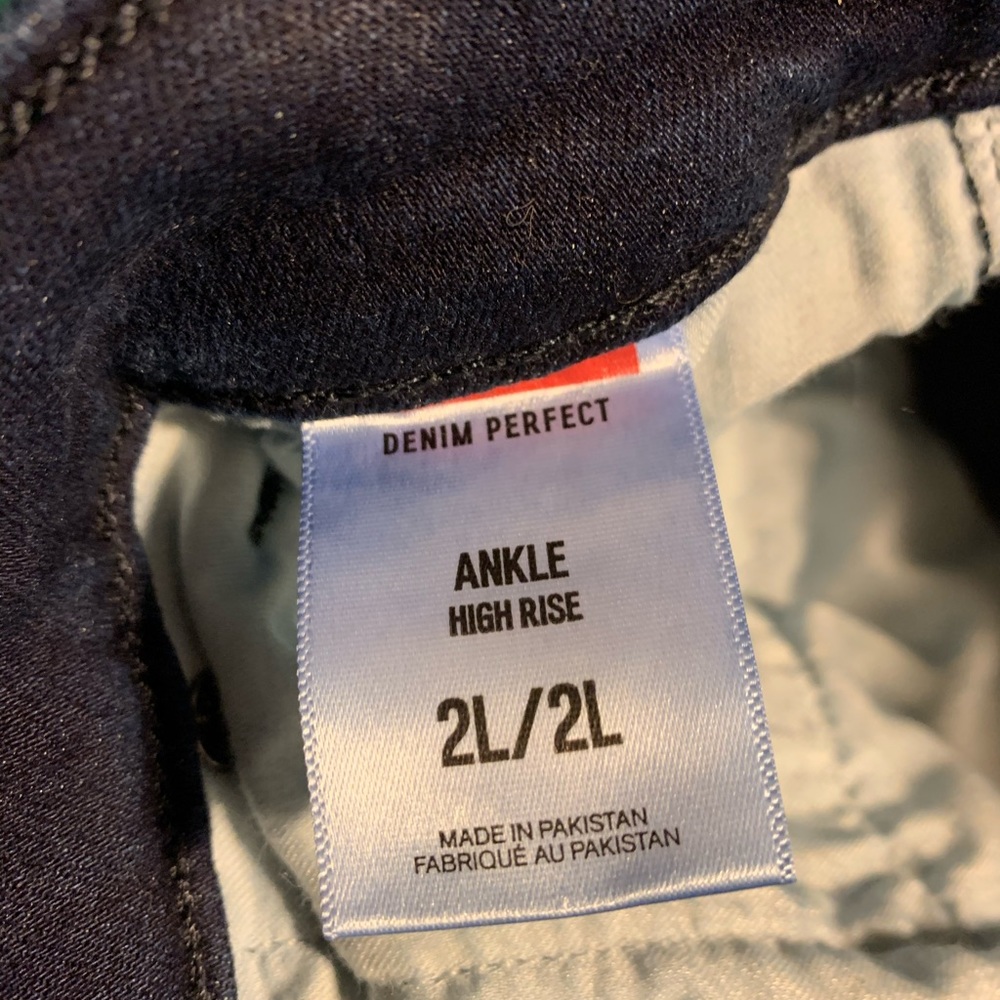 Like New Express Denim Perfect Straight Leg Jeans - Picture 4 of 5